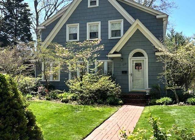 Property at 512 Dorchester Rd, Akron, OH 44320, 3 beds, 1.5 baths