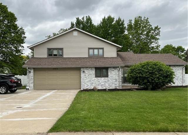 Property at 2960 Richmond Rd, Beachwood, OH 44122, 4 beds, 2 baths