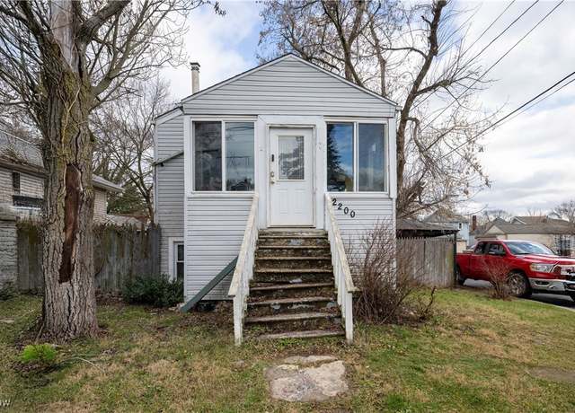 Property at 2200 Snyder Ave NE, Canton, OH 44714, 2 beds, 1 bath