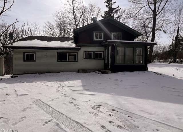 Property at 286 W Grace St, Bedford, OH 44146, 3 beds, 1 bath
