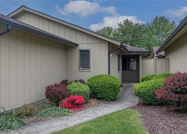 Property at 11404 Co Moor Blvd, Strongsville, OH 44149, 2 beds, 2 baths