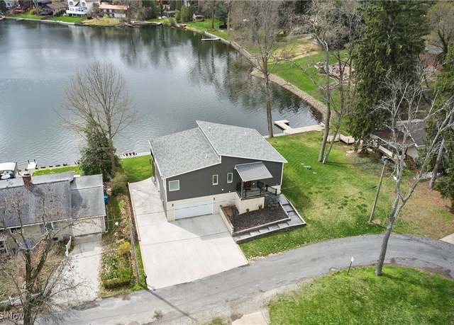 Property at 810 Point Dr, Akron, OH 44319, 3 beds, 2.5 baths