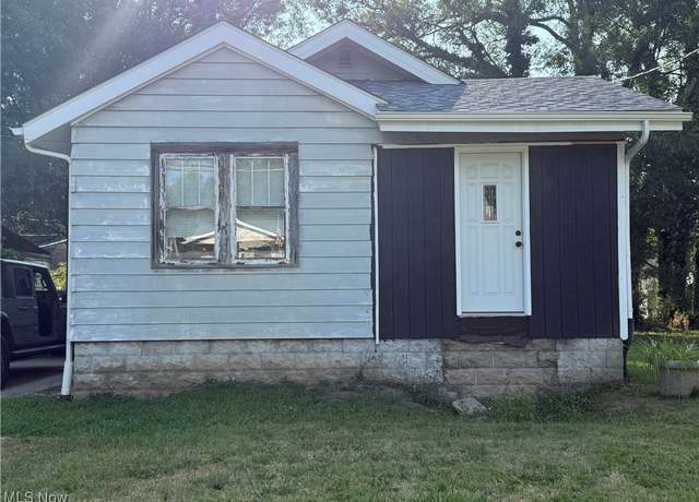 Property at 878 Brittain Rd, Akron, OH 44305, 2 beds, 1 bath
