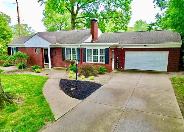 Property at 2647 W Ridgewood Cir, Zanesville, OH 43701, 2 beds, 1.5 baths