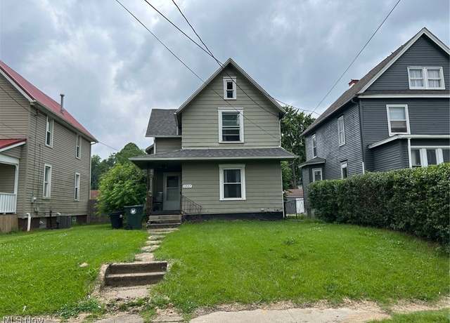 Property at 1327 Maple Ave NE, Canton, OH 44705, 3 beds, 1 bath