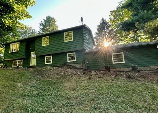 Property at 17510 Munn Rd, Chagrin Falls, OH 44023, 3 beds, 2 baths