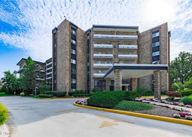 Property at 2202 Acacia Park Dr #2710, Lyndhurst, OH 44124, 3 beds, 3.5 baths