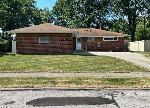 Property at 8375 Royal Ridge Dr, Parma, OH 44129, 3 beds, 1.5 baths