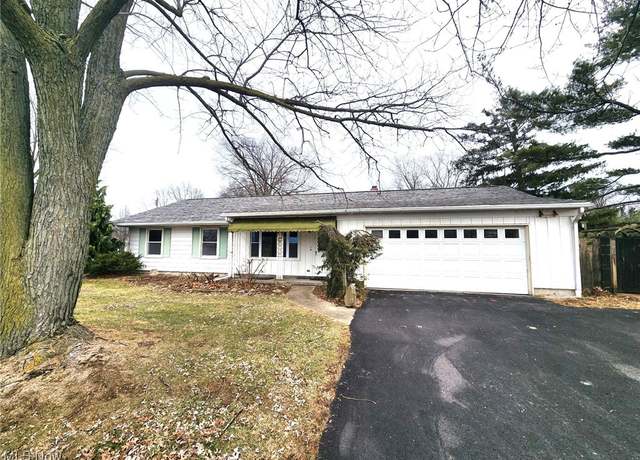 Property at 415 N Leavitt Rd, Amherst, OH 44001, 3 beds, 1.5 baths