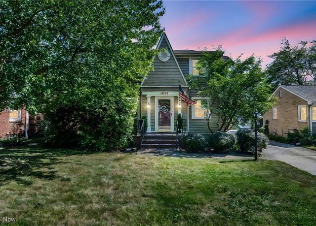 Property at 1013 Lake Ave NE, Massillon, OH 44646, 4 beds, 2.5 baths