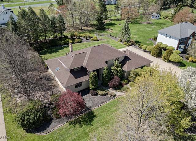 Property at 2882 Oakwood Dr, Willoughby Hills, OH 44094, 5 beds, 4 baths