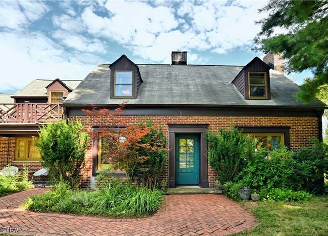 Property at 449 N Hambden St, Chardon, OH 44024, 4 beds, 3.5 baths