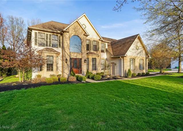 Property at 565 Parkside Dr, Avon Lake, OH 44012, 4 beds, 3.5 baths