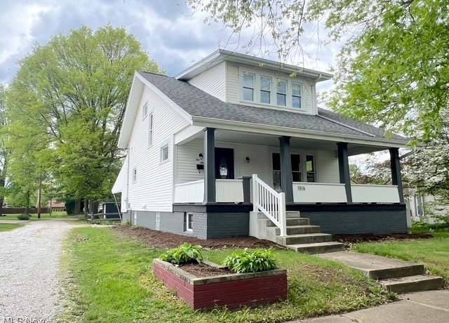 Property at 1016 Parrish St, Uhrichsville, OH 44683, 3 beds, 2.5 baths