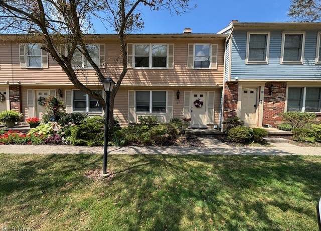 Property at 67 Quaker Ridge Dr, Akron, OH 44313, 2 beds, 1.5 baths