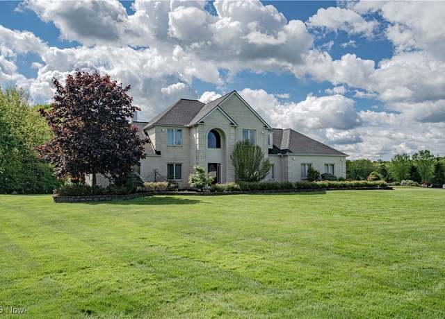 Property at 9006 Walkers Ln, Kirtland, OH 44094, 4 beds, 3.5 baths