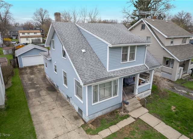 Property at 790 Oak Knoll Ave SE, Warren, OH 44484, 4 beds, 2 baths