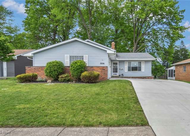 Property at 3226 Woodlawn Dr, Parma, OH 44134, 3 beds, 1.5 baths