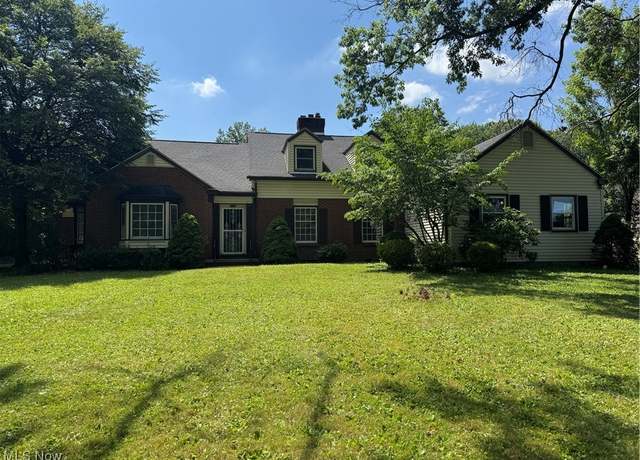 Property at 2458 5th Ave, Youngstown, OH 44505, 5 beds, 3.5 baths