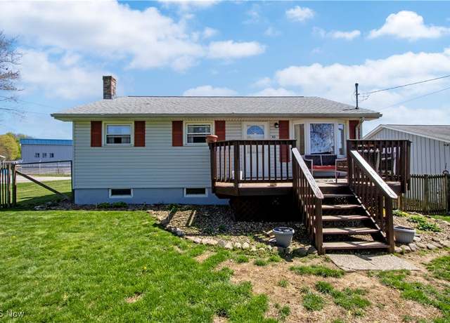 Property at 43 Varnes Dr, Apple Creek, OH 44606, 3 beds, 2 baths