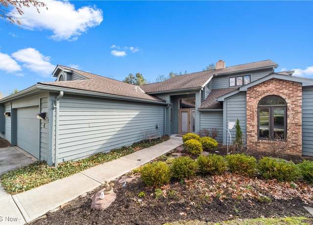Property at 4 Stratford Ct, Beachwood, OH 44122, 2 beds, 2.5 baths
