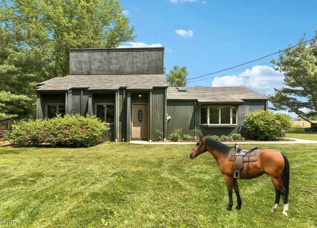 Property at 43628 Crestview Rd, Columbiana, OH 44408, 3 beds, 2.5 baths