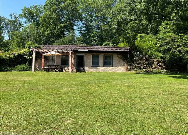 Property at 382 Bluestone Dr, Weirton, WV 26062, 2 beds, 2 baths