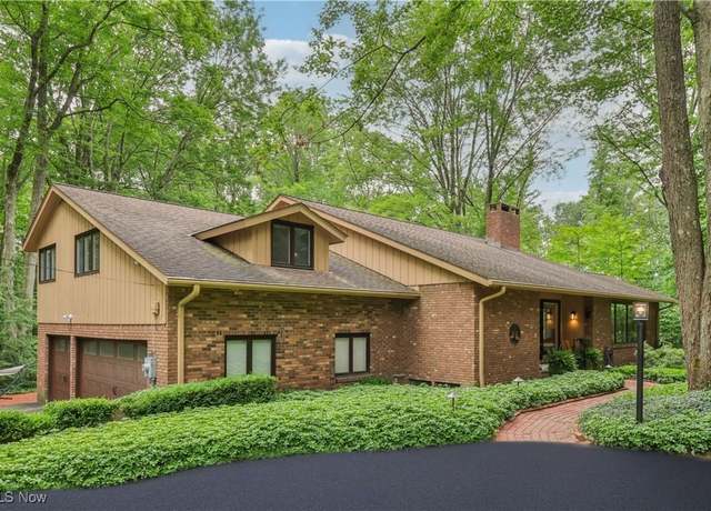 Property at 205 Aspenwood Dr, Chagrin Falls, OH 44022, 4 beds, 2.5 baths