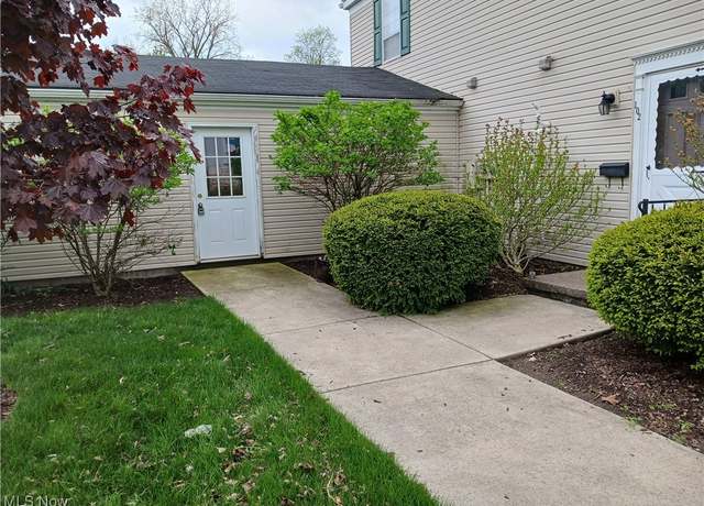 Property at 102 Fox Hill Ln, Elyria, OH 44035, 2 beds, 1 bath