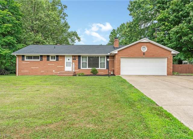 Property at 6767 Chippewa Ave NW, North Canton, OH 44720, 3 beds, 2.5 baths