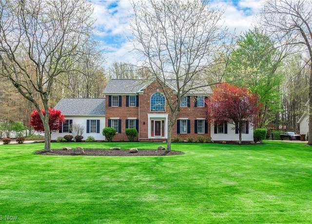 Property at 8055 Sandstone Dr, Sagamore Hills, OH 44067, 3 beds, 2.5 baths