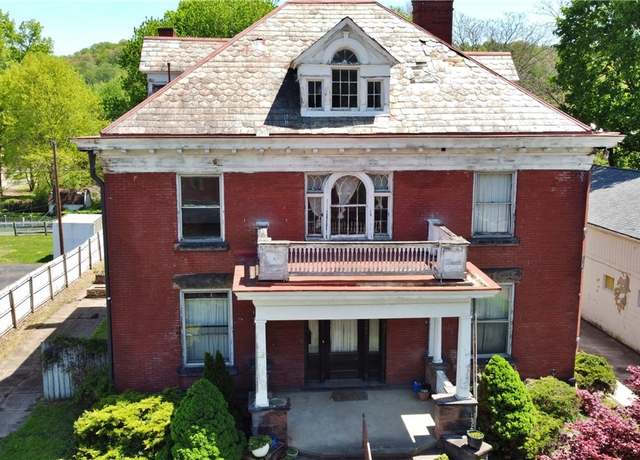 Property at 424 Putnam Ave, Zanesville, OH 43701, 5 beds, 1.5 baths