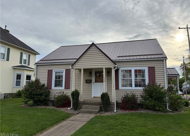 Property at 428 Kelly St NW, New Philadelphia, OH 44663, 3 beds, 1 bath