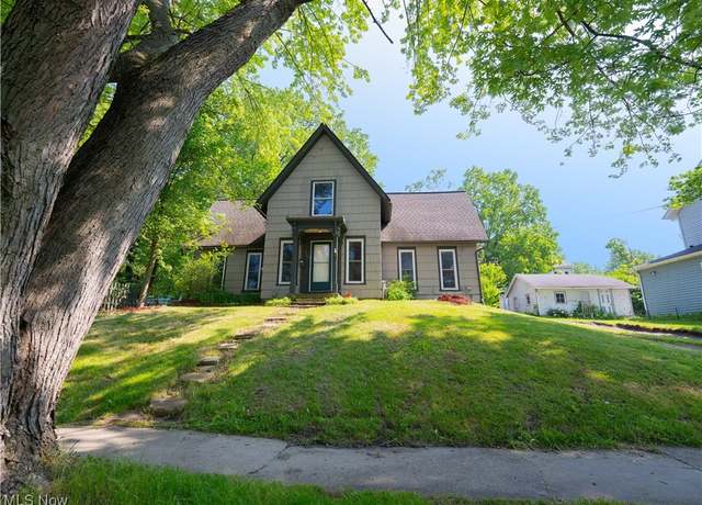 Property at 8121 Maple Ave, Garrettsville, OH 44231, 4 beds, 1 bath