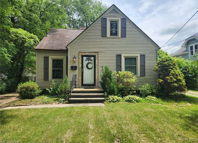 Property at 525 Fair St, Berea, OH 44017, 3 beds, 1.5 baths