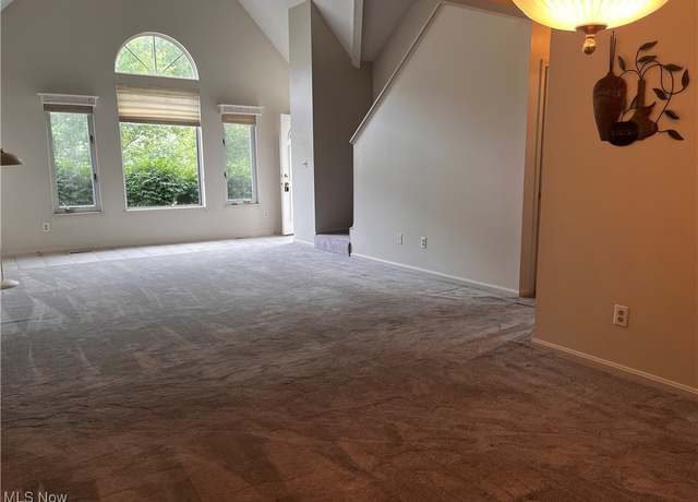Property at 1235 Canyon View Rd, Sagamore Hills, OH 44067, 3 beds, 3 baths