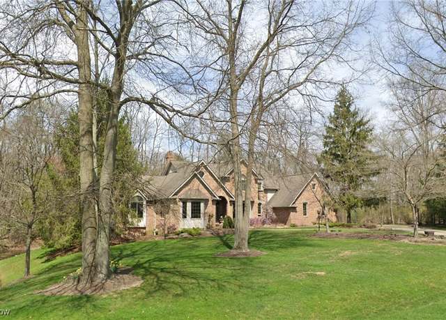 Property at 30 Pinecrest Dr, Chagrin Falls, OH 44022, 4 beds, 4.5 baths