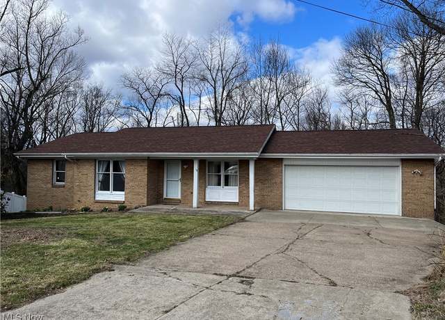 Property at 179 Tartan Dr, Follansbee, WV 26037, 4 beds, 2.5 baths