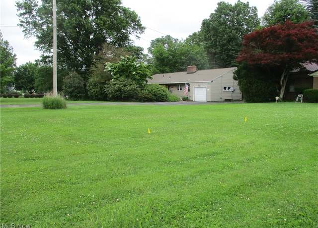 Property at 2455 5th Ave, Youngstown, OH 44505, 3 beds, 2.5 baths