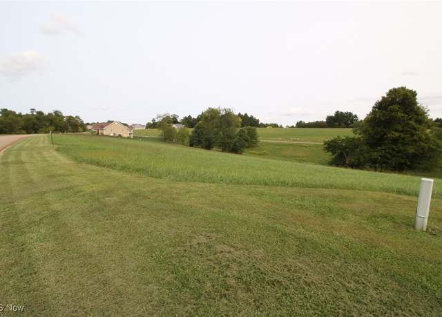 Property at 5060 Wilshire Dr, Zanesville, OH 43701