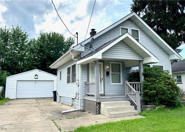 Property at 1104 Kenmore Ave SE, Warren, OH 44484, 3 beds, 2 baths