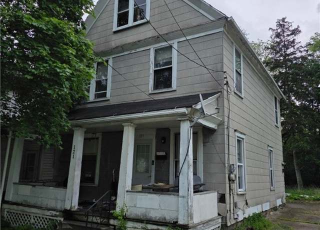 Property at 121 Parkview Ct, Elyria, OH 44035, 4 beds, 1 bath