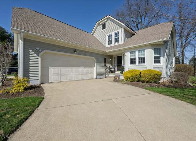 Property at 438 Shannon Dr, Wadsworth, OH 44281, 2 beds, 3 baths