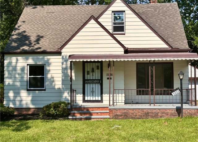 Property at 5033 Greenhurst Dr, Maple Heights, OH 44137, 3 beds, 1.5 baths