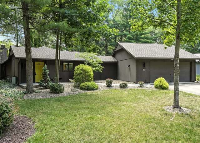 Property at 10125 Maple Branch Trl, Strongsville, OH 44149, 3 beds, 2.5 baths