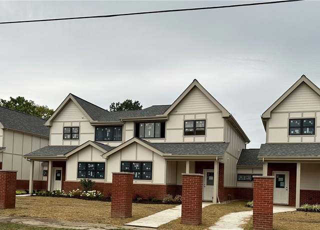 Property at 3136 E 135, Cleveland, OH 44120, 3 beds, 2.5 baths