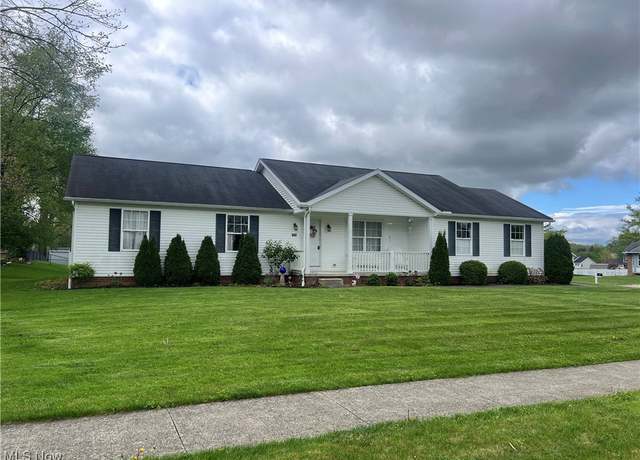 Property at 1848 Briarwood St, Louisville, OH 44641, 3 beds, 2 baths