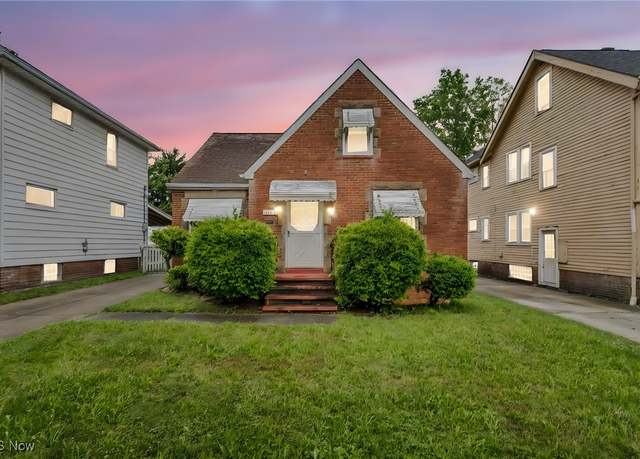 Property at 11215 Langton Ave, Garfield Heights, OH 44125, 3 beds, 1.5 baths