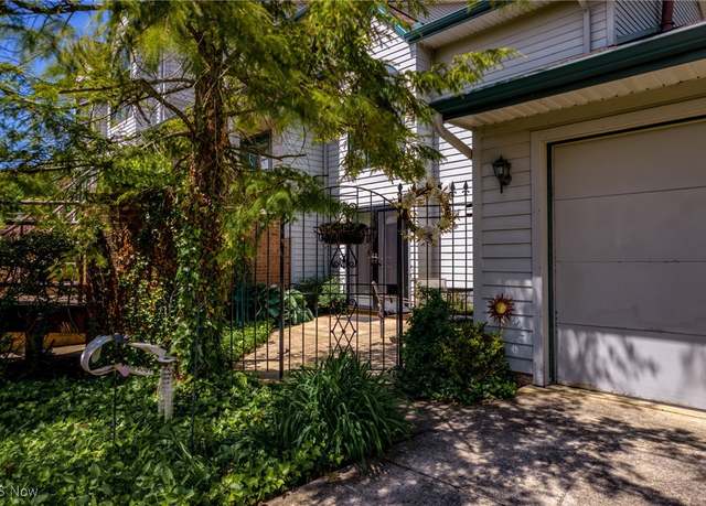 Property at 346 Thistle Trl Unit 346-C, Mayfield Heights, OH 44124, 2 beds, 2.5 baths