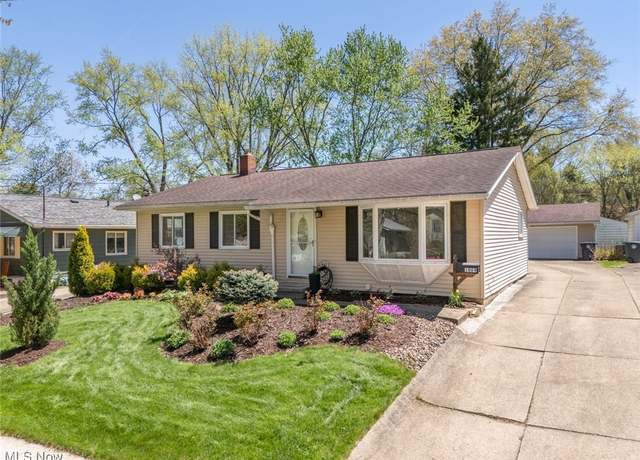 Property at 1069 Middlecoff Dr, Akron, OH 44313, 3 beds, 2.5 baths